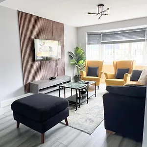 Beautiful Newly Renovated House In Rainham Essex Holiday home *