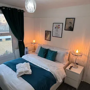 Luxury 1bed Holiday Flat-10 Minutes From Bridge & 3mins Walk To Lewisham Dlr