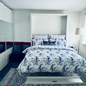 Apartment Stylish Newly Decorated Flat London