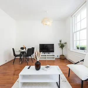 Spacious 1 Bedroom Bridge ロンドン