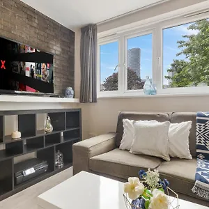 Parea Living - Cosy Flat With Skyline Views Beside Canary Wharf * London