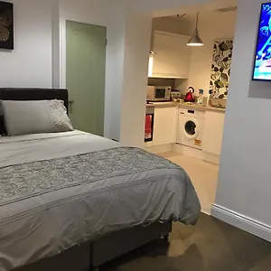 Mildmay Road Apartments *