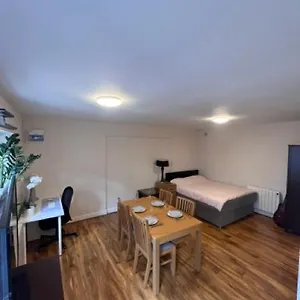 In London Apartment *