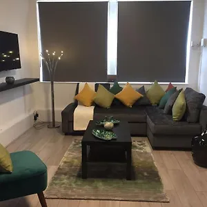 A Charming 3 Bedroom Fit For Your Apartment London