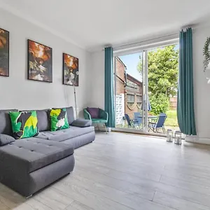 Apartment Downshill Way Lovely 4 Bedroom In *