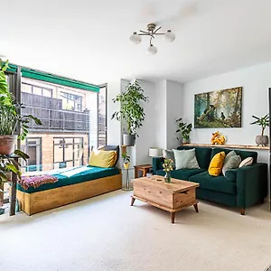 Heart Of Hideaway Apartment London