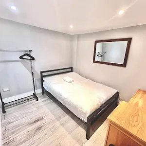 Apartment Modern Near Heathrow Southall