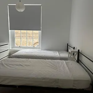 Great Location In - Waterloo Homestay