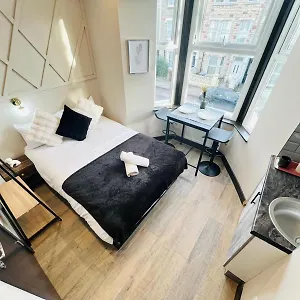 72 Center Location I Guest house