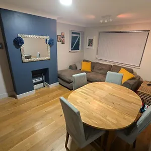 One-bedroom Lovely Family Flat * Goodmayes