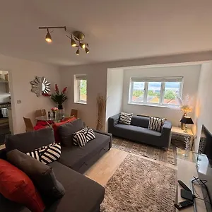Skyline Haven - Modern 2br Free Parking & 4ktv