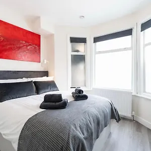 Boutique By Luxestays Fulham Broadway Лондон