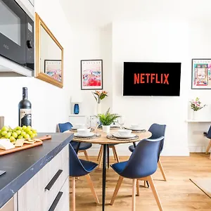 Cozy 2 Bedroom In Sutton