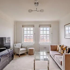 Mayfair Central Sleeps 6 People