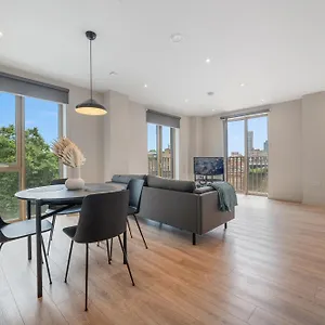 Rentitrev Modern Flat In Exclusive Wandsworth Area Apartment