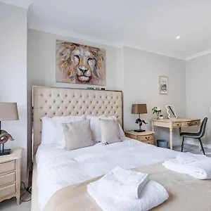 The Concord Modern 2 Bedroom Apartment *