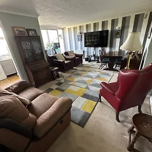 Lovely 1 Double Bed Flat *