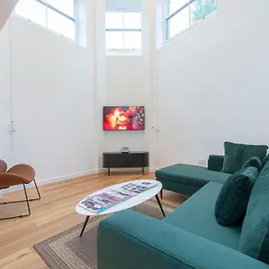 Exquisite 3br Duplex Air-con& Amenities London