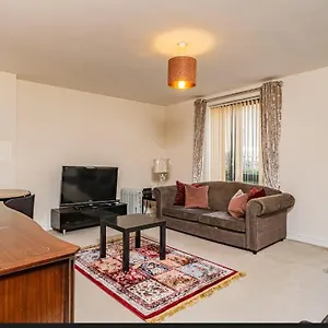 Apartment One-bedroom In The Heart Of Colindale