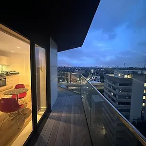 Luxurious 2 Bed Apartment Ilford