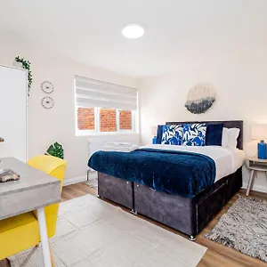 Williams For Two In A 3-bedroom Flat At Hanwell Apartment
