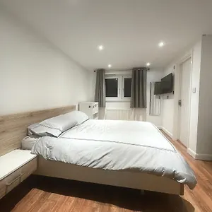 Habitación en casa particular Spacious Private In Vibrant South London Thornton Heath