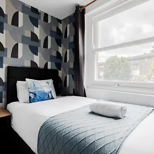 Wembar Hotel London