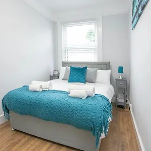 Large Stylish 2bedroom Flat In Wood Apartment *