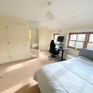 Cozy Double Next To Putney Bridge And High Street *
