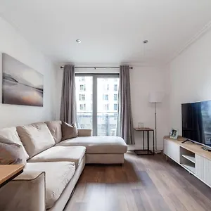 Cozy & Stylish 2-bed Flat In Trentham Ct, Apartment *