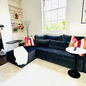 Apartment Quiet Beautiful 4 Person Camden Flat W Kitchen London