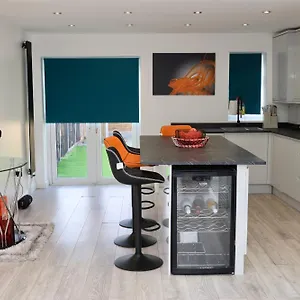 Well Furnished 4 Bedroom House In Rainham Apartment Rainham (Greater London)