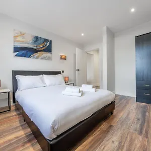 8 Apt Whole Building - Zone 2 * London
