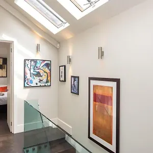 Spacious 4br Victorian Estate In Kensington *