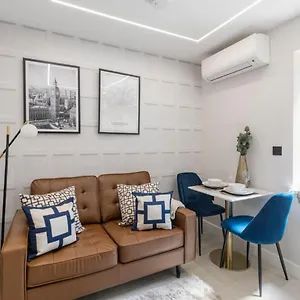 Robins - Brent Cross Apartment London