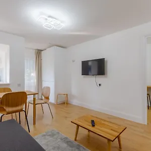 Apartment Newly Refurbished 2bd Flat Close To Excel London