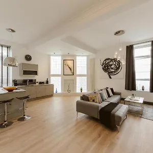 3 Bed Warehouse In Chiswick Apartment *