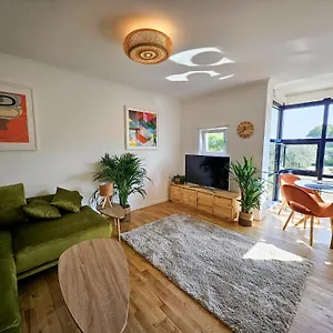 Apartment Pad On Thames