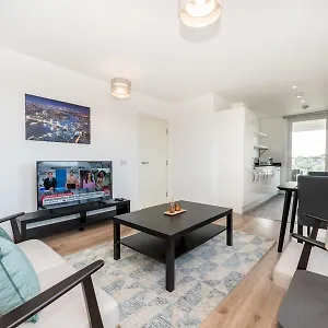 Pass The Keys Spacious 2bed2bath With Parking Terrace Hendon