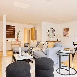 The Gwendolen Place - Contemporary 2bdr Flat With Terrace And Balcony * London