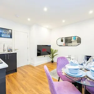 Apartment Stylish 1 Bed Perfect For Relocation & Leisure