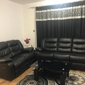Homestay Luxury Kingsize Bedroom With Private Bathroom