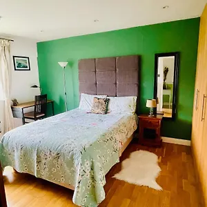 Modern And Chic With Beautiful Landscape Views * Лондон