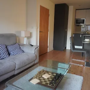 Modern Furnished 5 Min Walk To Underground Station Apartment Edgware