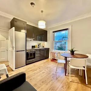 Modern Flat-free Parking,4 Stops To Paddington Apartment Hanwell