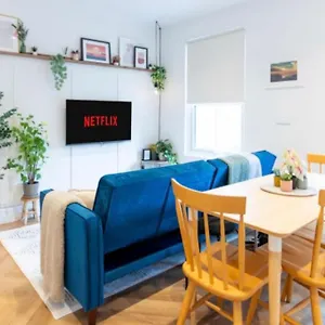 Apartment Stunning Cosy Near 02, Canary Wharf *
