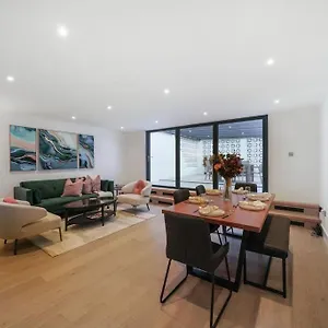 Spacious 3-bed Split Level Flat On Portobello Road *