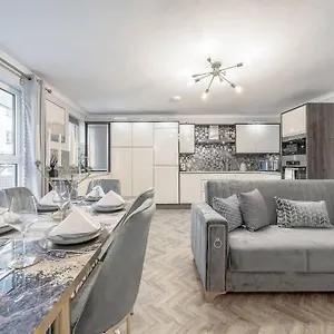 Edgware Road's Court Apartment London