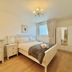 Ttsa - 2 Bedroom Apartment-croydon - Mayday Hospital