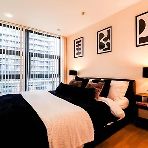 Premium Canary Wharf Flat - Long Offer *